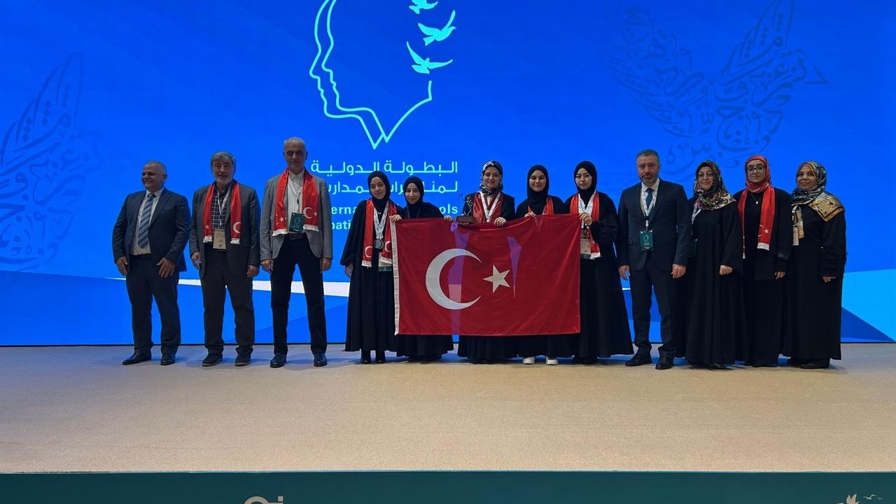 İzmit’in Kızları Dünyaya Damga Vurdu