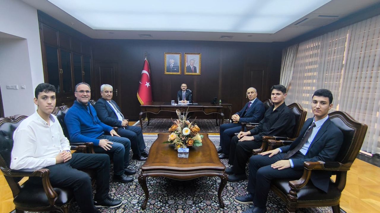 Vali Aktaş, Gebze Anadolu Lisesi Öğretmen ve Öğrencilerini Ağırladı