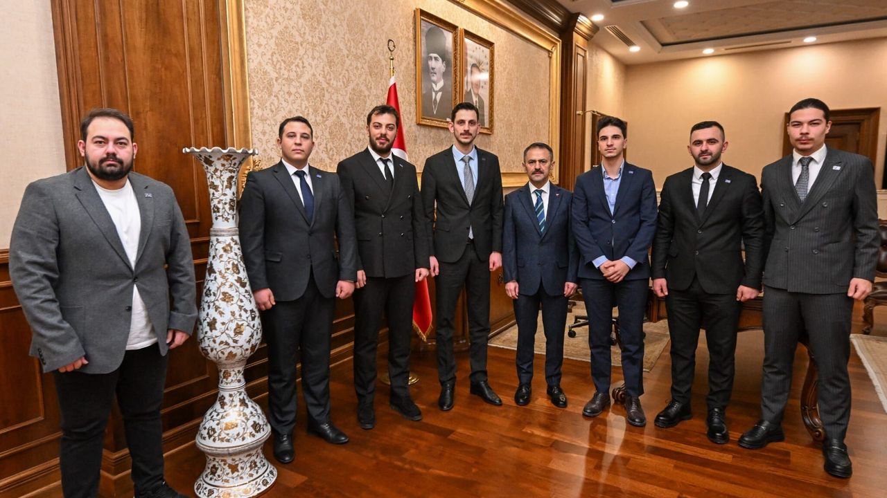 Anahtar Parti Kocaeli Gençlik Kolları Vali Aktaş'ı Ziyaret Etti