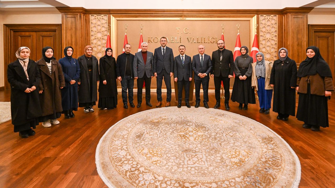 Kocaeli Endülüs Düşünce Topluluğu, Vali İlhami Aktaş’ı Ziyaret Etti