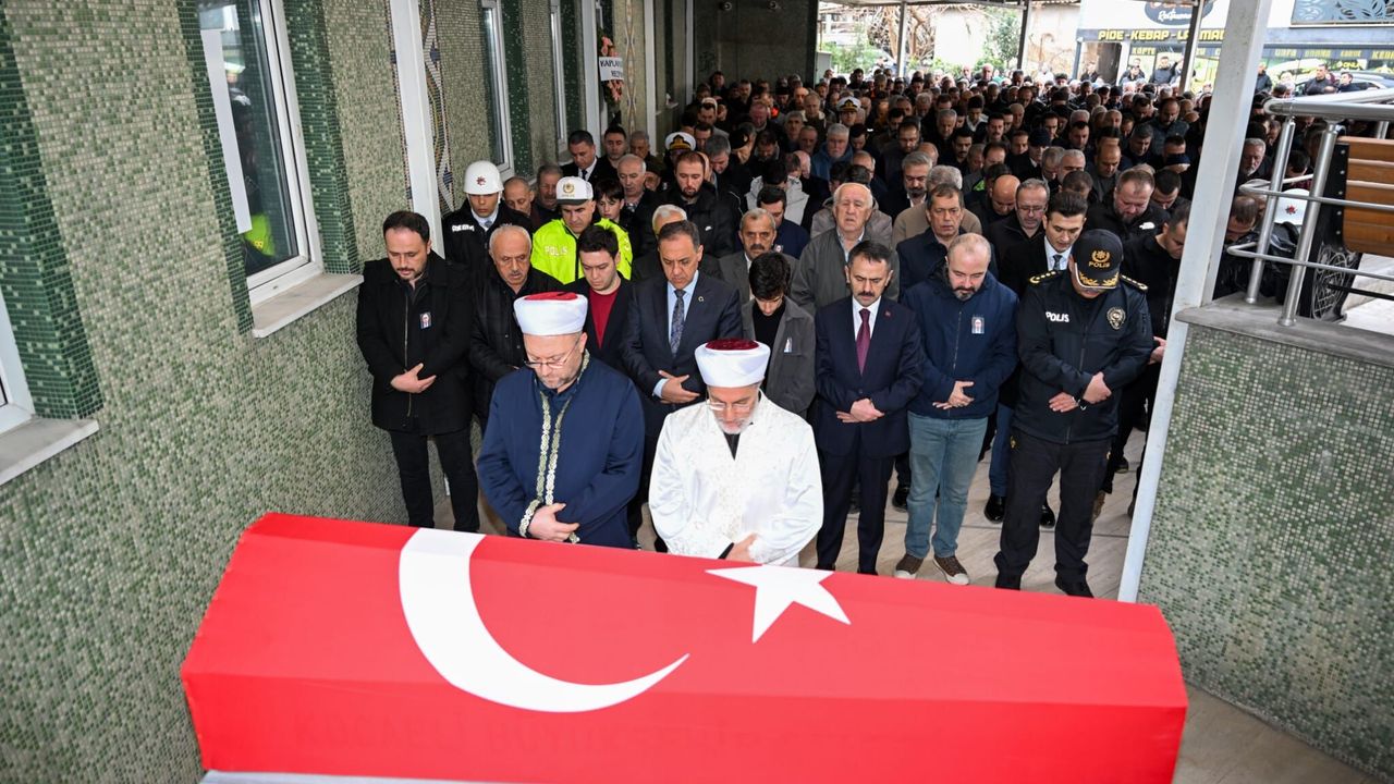 Vali İlhami Aktaş, Emekli Vali Yardımcısı Dursun Balaban’ın Cenaze Namazına Katıldı