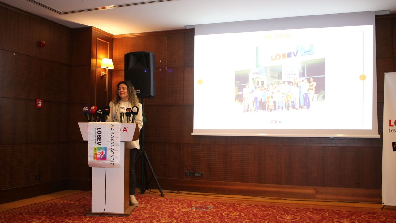 LÖSEV, İzmit’te Basınla Buluştu: “Keşke Büyümek Zorunda Kalmasaydık”