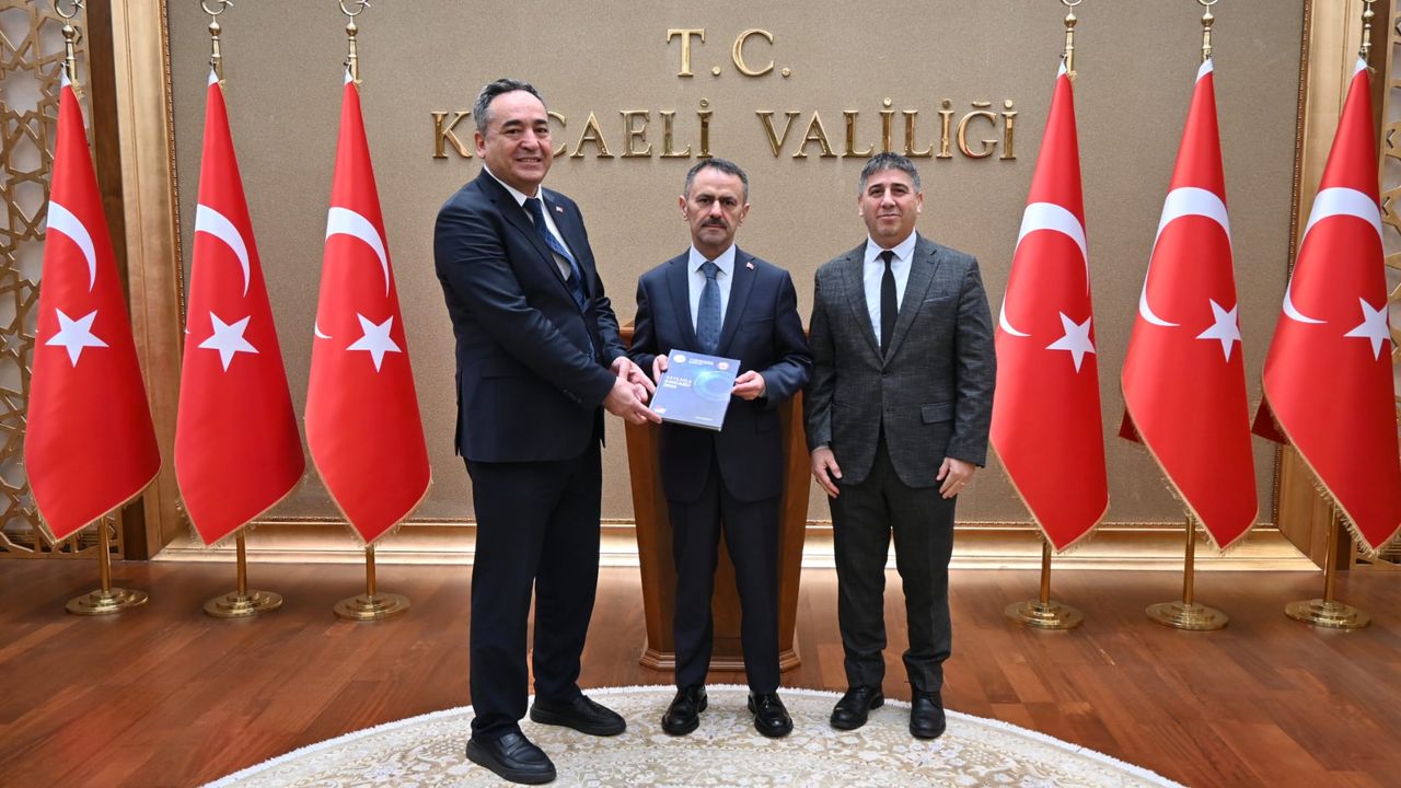 Sayılarla Kocaeli 2025 Kitabı Vali İlhami Aktaş’a Sunuldu