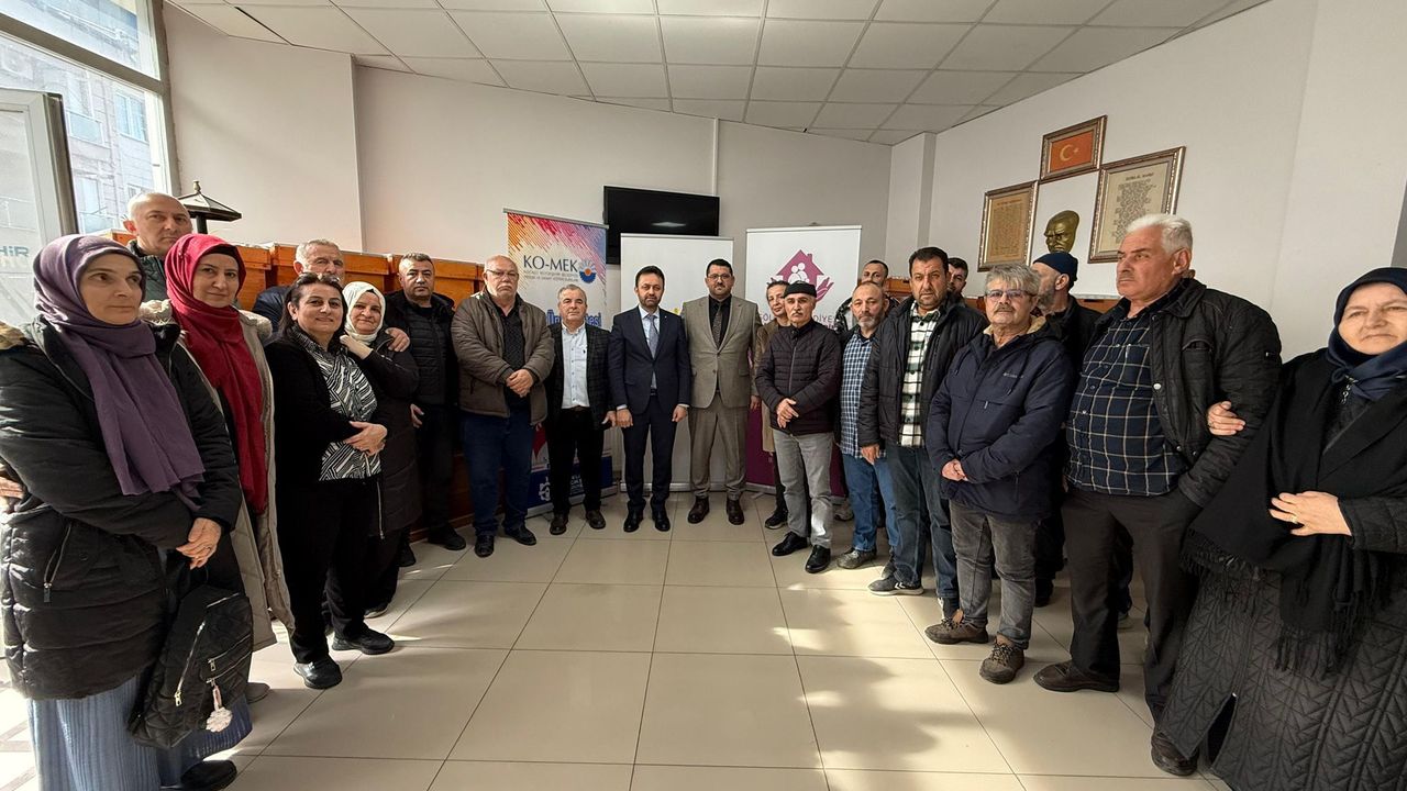 Gölcük Belediyesi’nden Arıcılık Kursiyerlerine Kovan Desteği