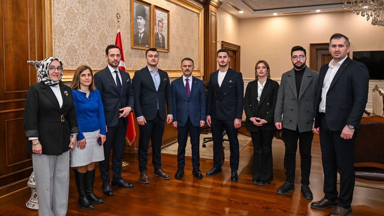 Genç Kocaelililer Derneği Yeni Yönetimi Vali Aktaş’ı İftara Davet Etti