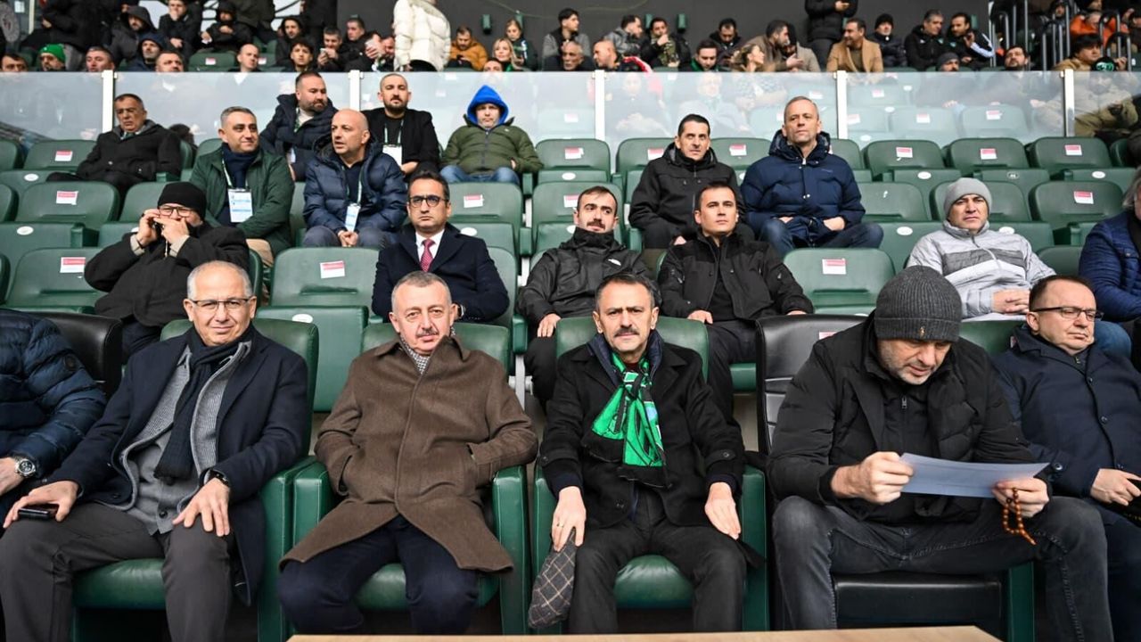 Vali Aktaş, Kocaelispor – Beşiktaş Maçını Tribünden İzledi