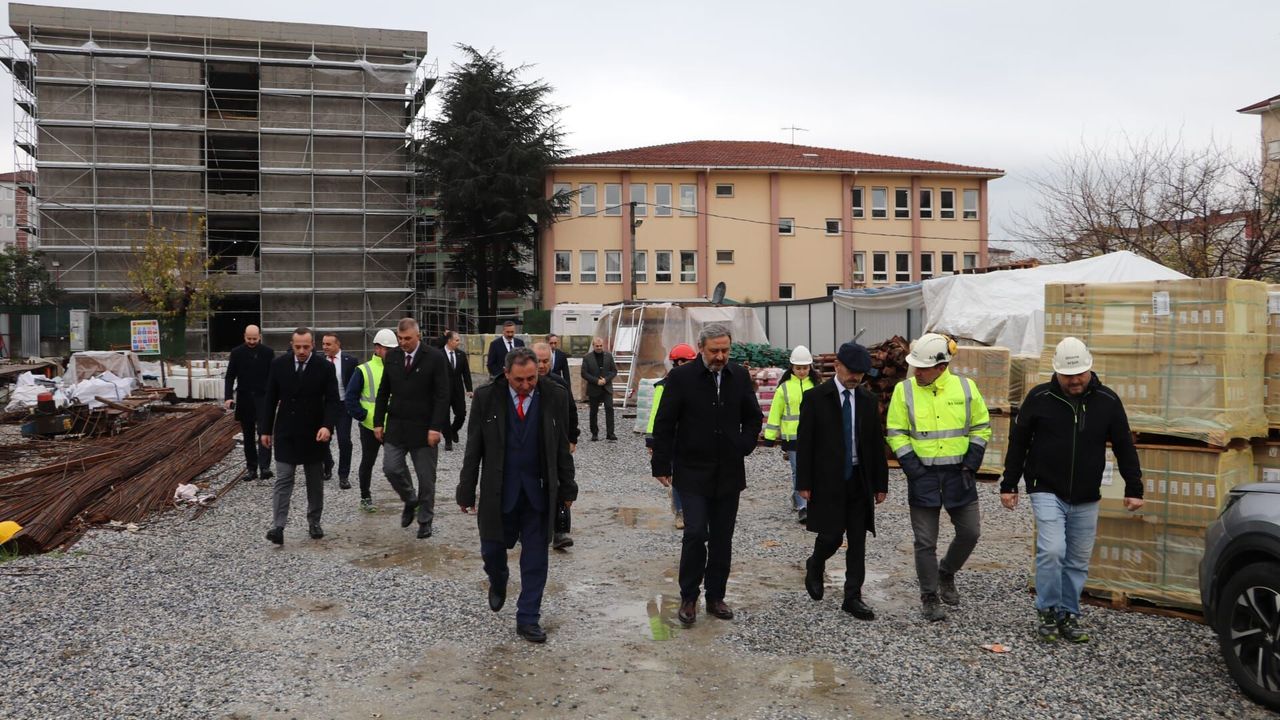 Vali Aktaş ve Milletvekili Yılmaz, Gölcük’te Devam Eden Okul İnşaatlarını İnceledi