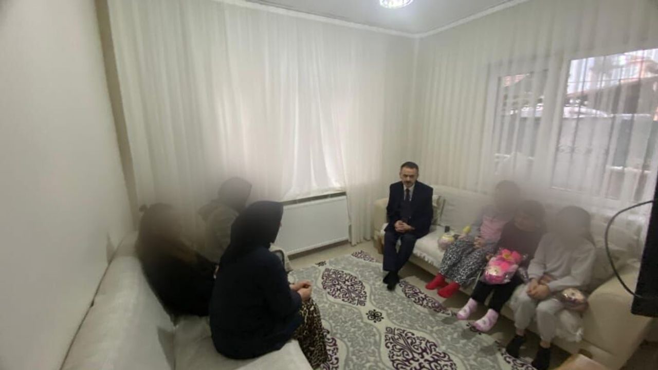 Vali İlhami Aktaş, İzmit’te Hane Ziyaretlerinde Ramazan Bereketini Paylaştı