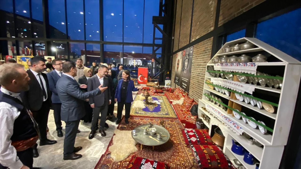 Vali Aktaş, Aşık Sümmani’yi anma programına katıldı