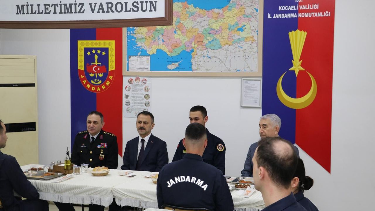 Vali İlhami Aktaş, Jandarma Erlerle İftarda Bir Araya Geldi