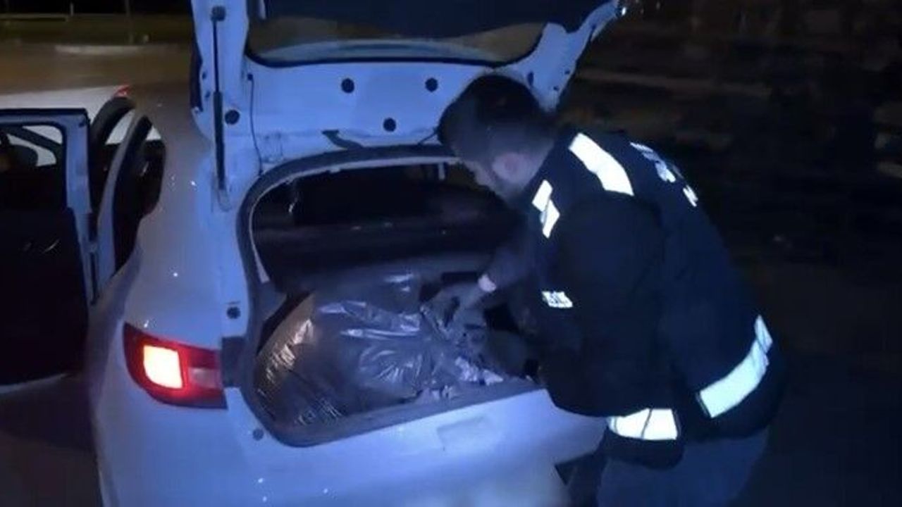 Samsun’da araçta 24 bin sentetik ecza ele geçirildi: 3 gözaltı
