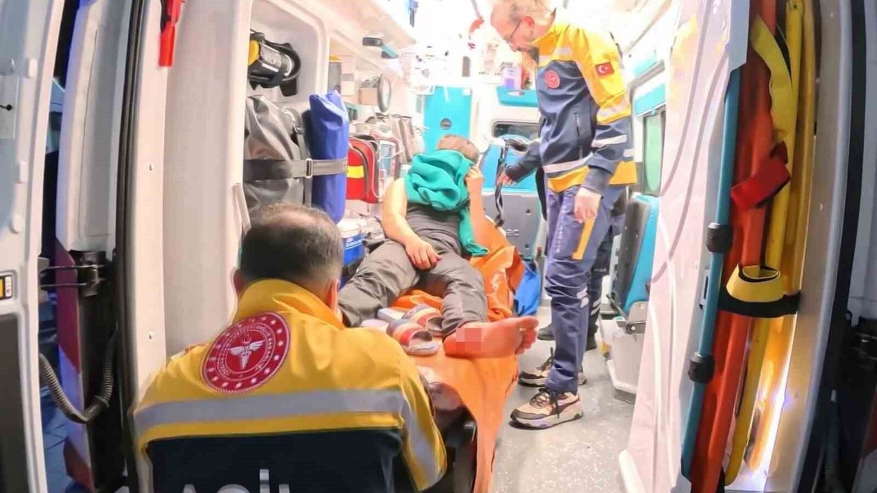 Arkadaşlar Arasındaki Bıçaklı Kavga Kanlı Bitti: 1 Yaralı