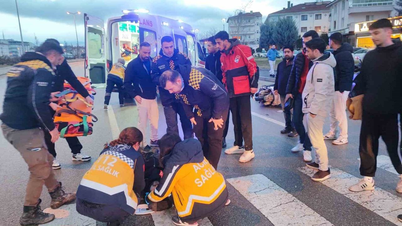 Motokurye Dengesini Kaybederek Yola Savruldu