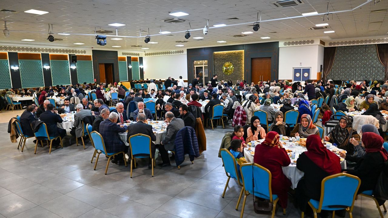 Kocaeli Üniversitesi İlahiyat Fakültesi İftar Programında Gönüller Bir Oldu