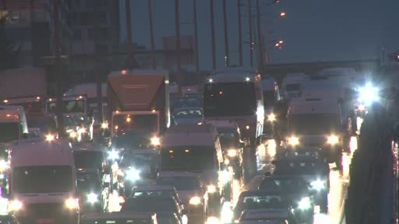 İstanbul’da yağmur sonrası trafik yoğunluğu yüzde 90’a çıktı