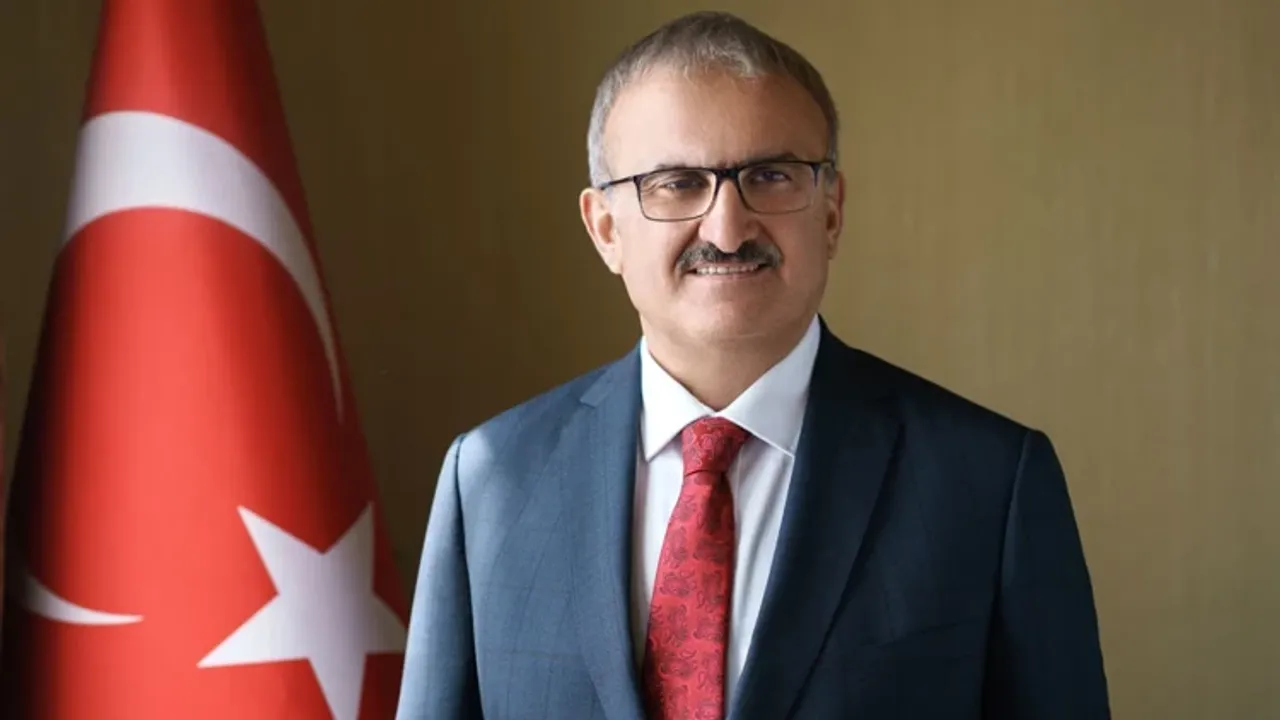 Münir Karaloğlu Görevden Alındı