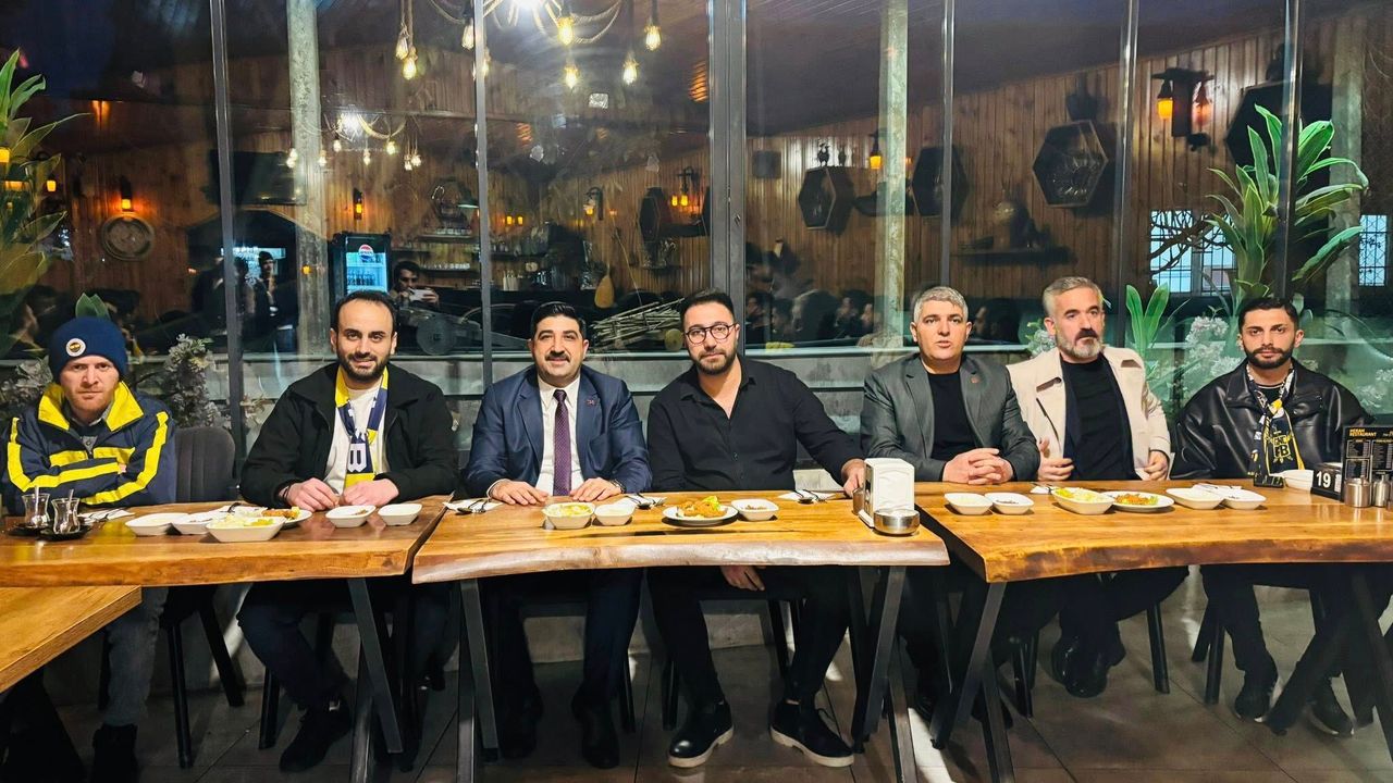 Enver Yıldırım’dan Dilovası Fenerbahçeliler Grubuna Ev Sahipliği Meta Açıklama (Spot):
