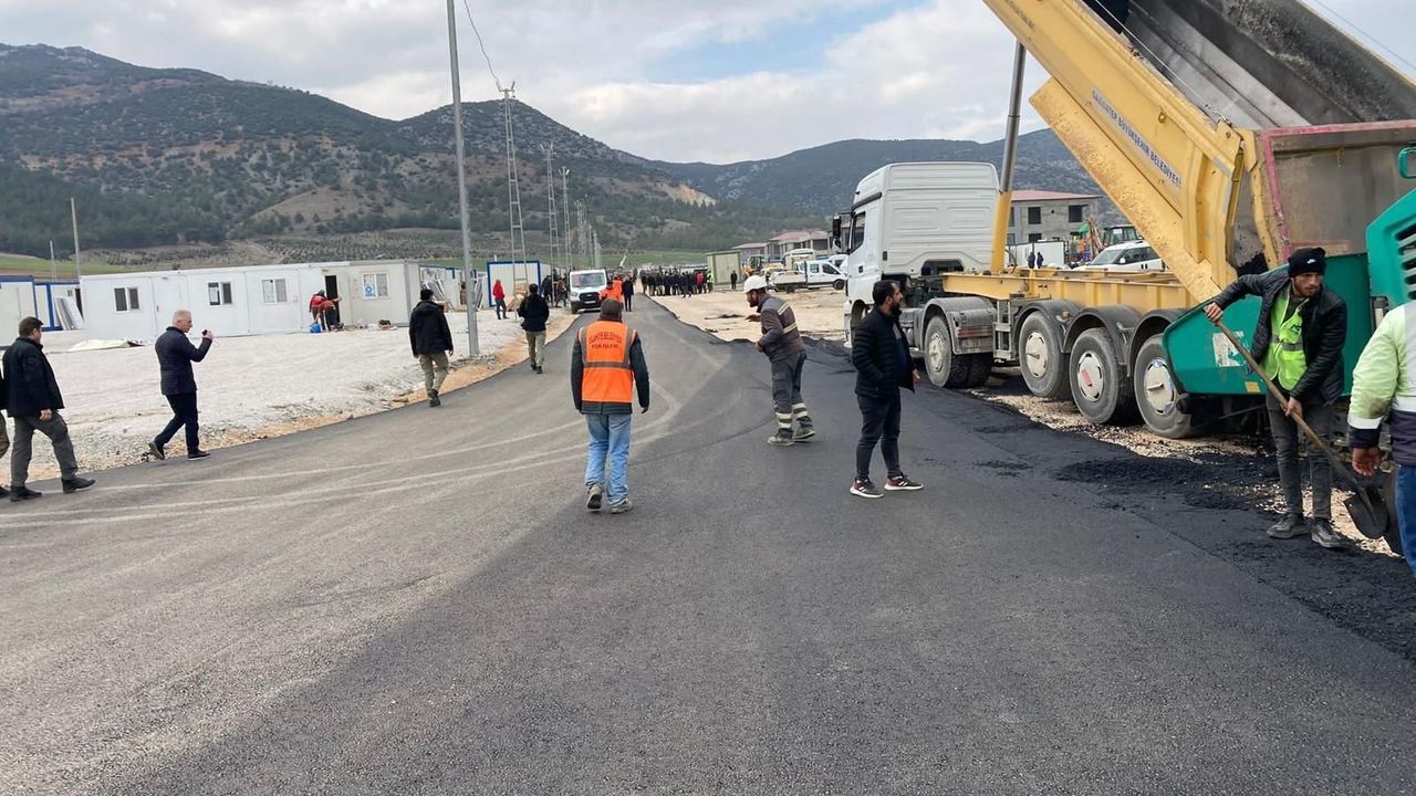 Körfezray şantiyesinde deprem şehitleri anıldı: Yardımlar 100 milyon TL’ye ulaştı