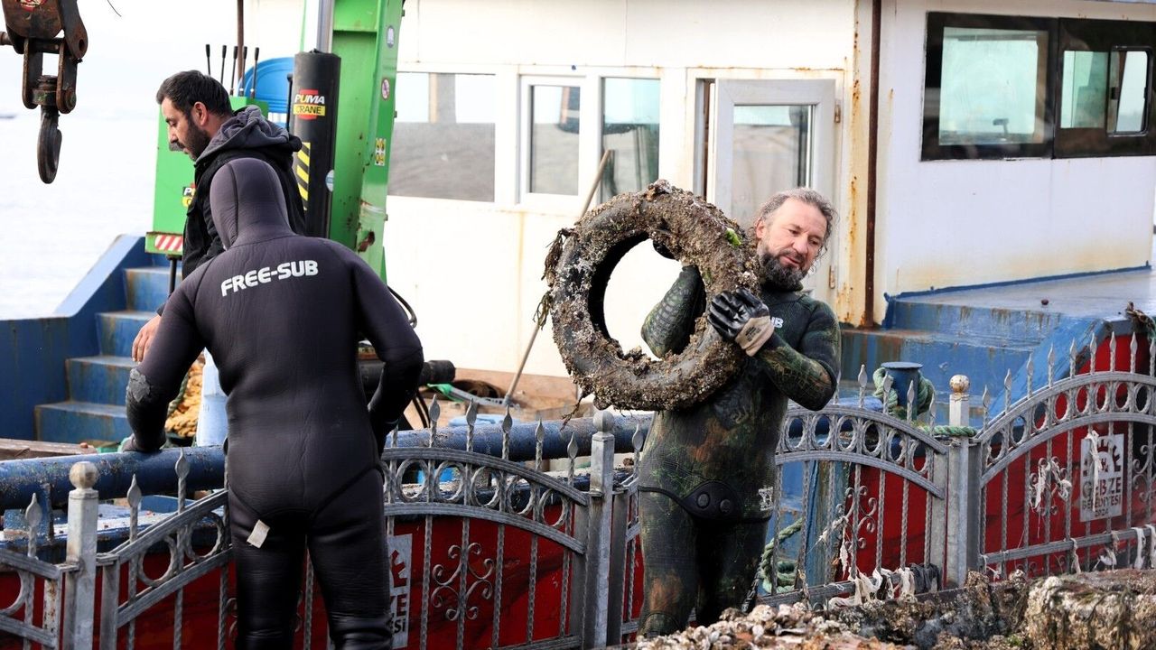 Gebze Eskihisar Sahili’nde Dip Temizliği: Deniz Atıklardan Arındırıldı