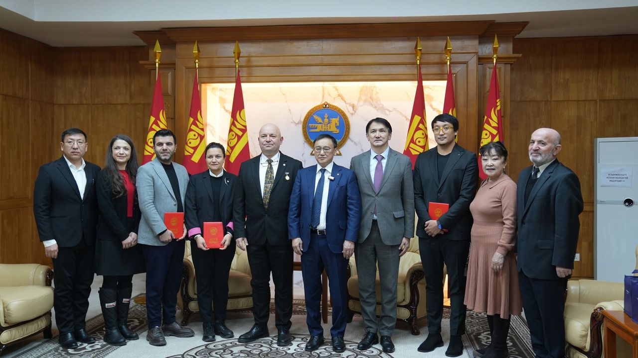 Moğolistan’da bir ilk: Çocuk kemik iliği nakli Türk hekimlerle başarıldı