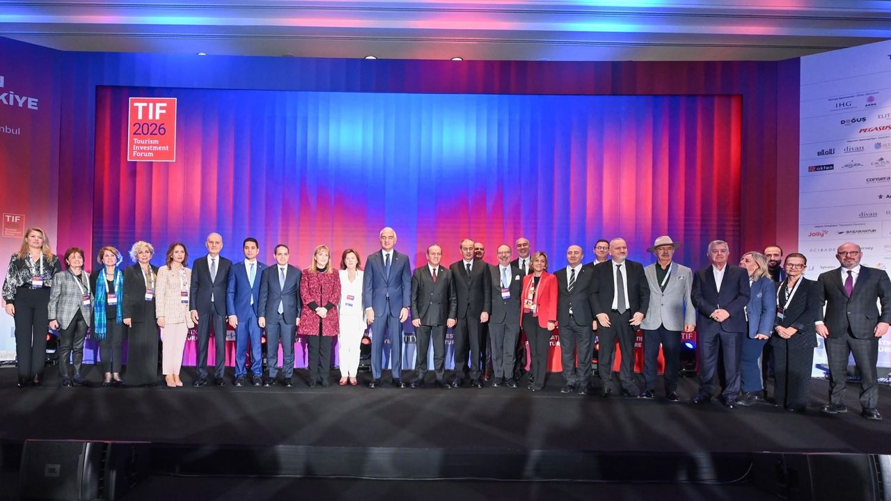 Bakan Ersoy: Turizm Geliri 2025’te 65,2 Milyar Dolara Ulaştı