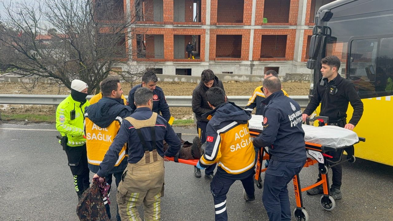 E-5’te İETT otobüsü bariyere çarptı: 5 yaralı