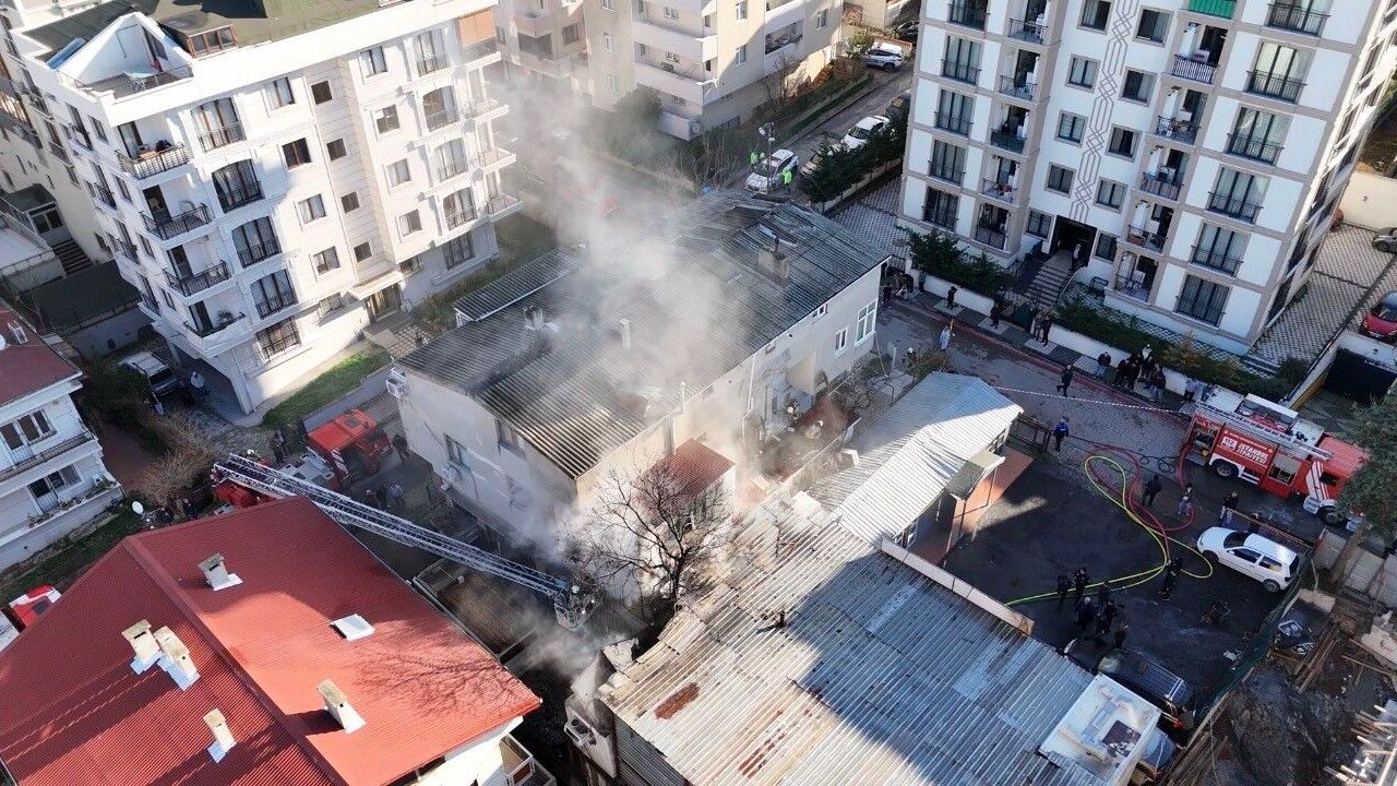 Maltepe’de Atölye Yangını: Alevler Havadan Görüntülendi
