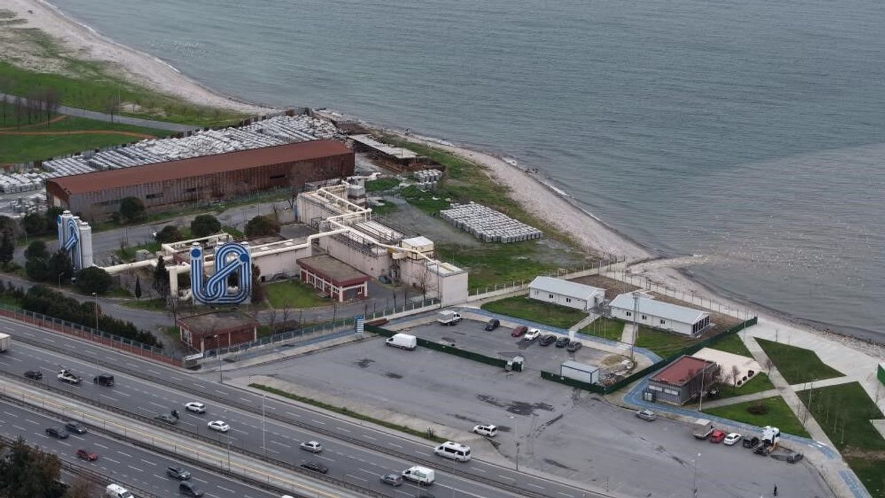 İstanbul Boğazı’nda denizanası alarmı: Kandilli açıklarında kirlilik görüntüsü