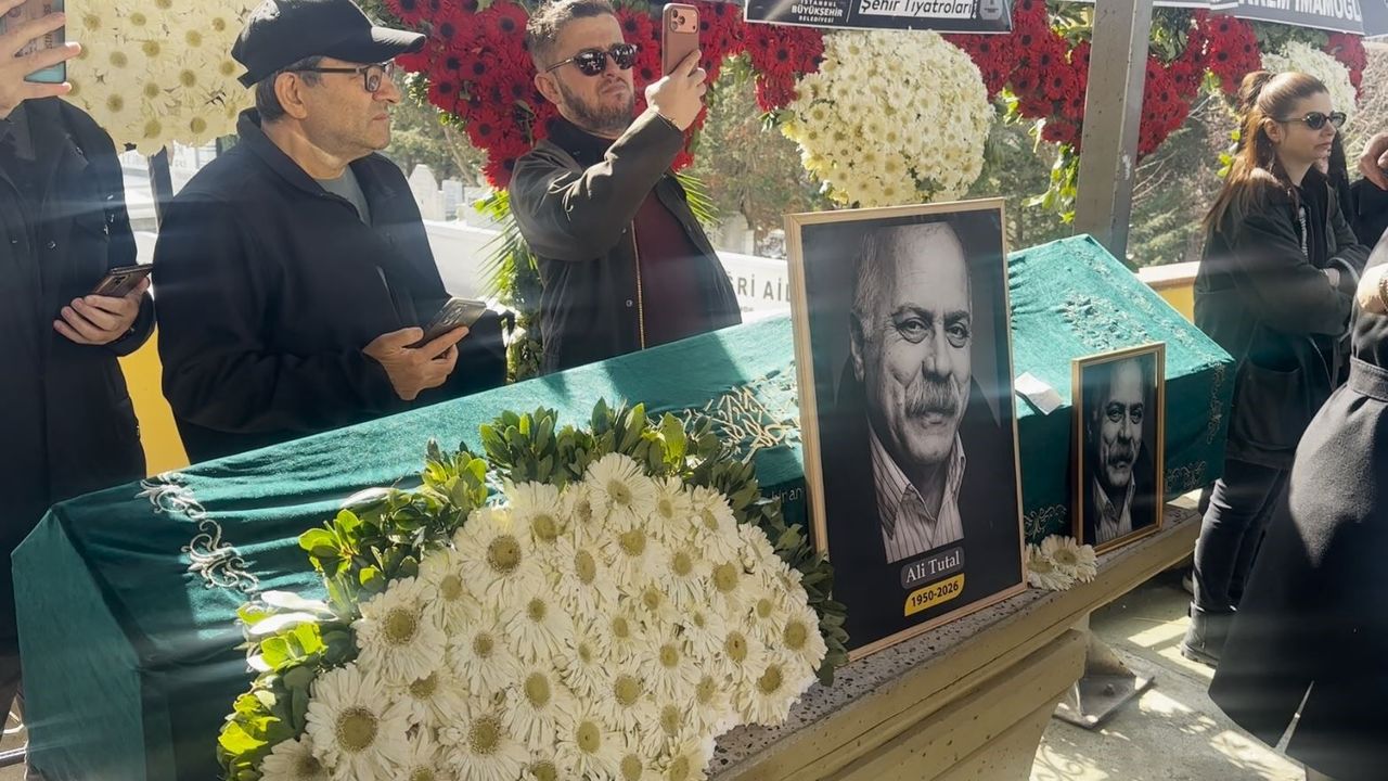 Usta oyuncu Ali Tutal Zincirlikuyu’da toprağa verildi