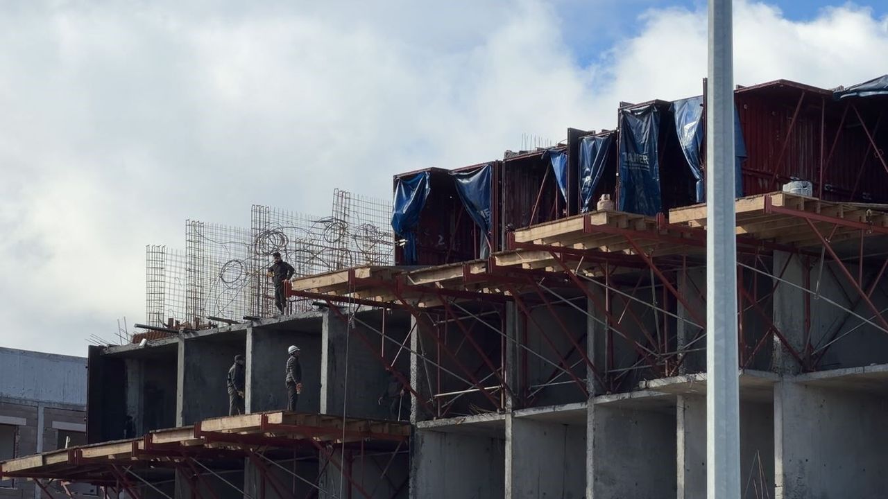 Arnavutköy’de Şantiyede Kaza: Genç İşçi Hayatını Kaybetti