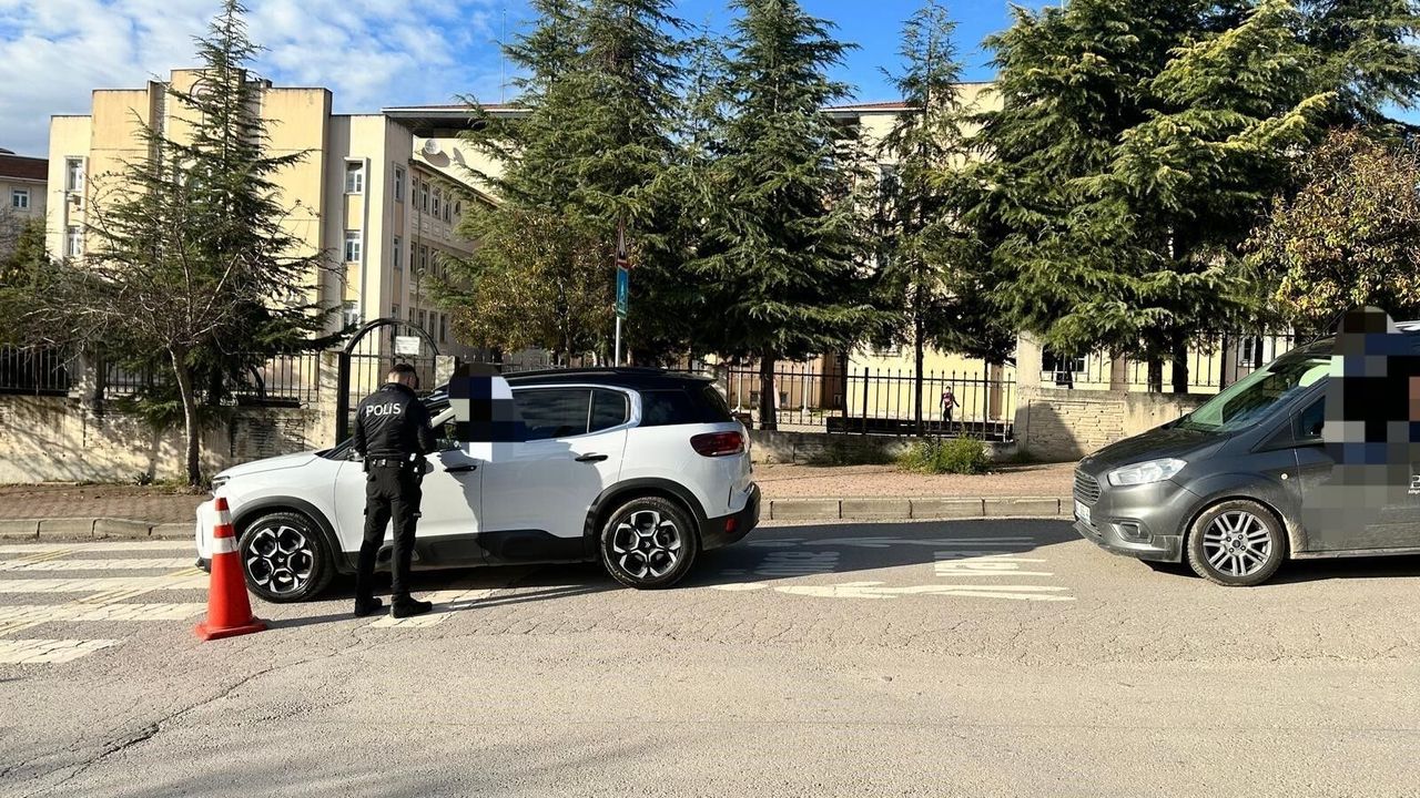 Çayırova’da “Güvenli Okul” Uygulaması: 1 Aranan Şahıs Yakalandı