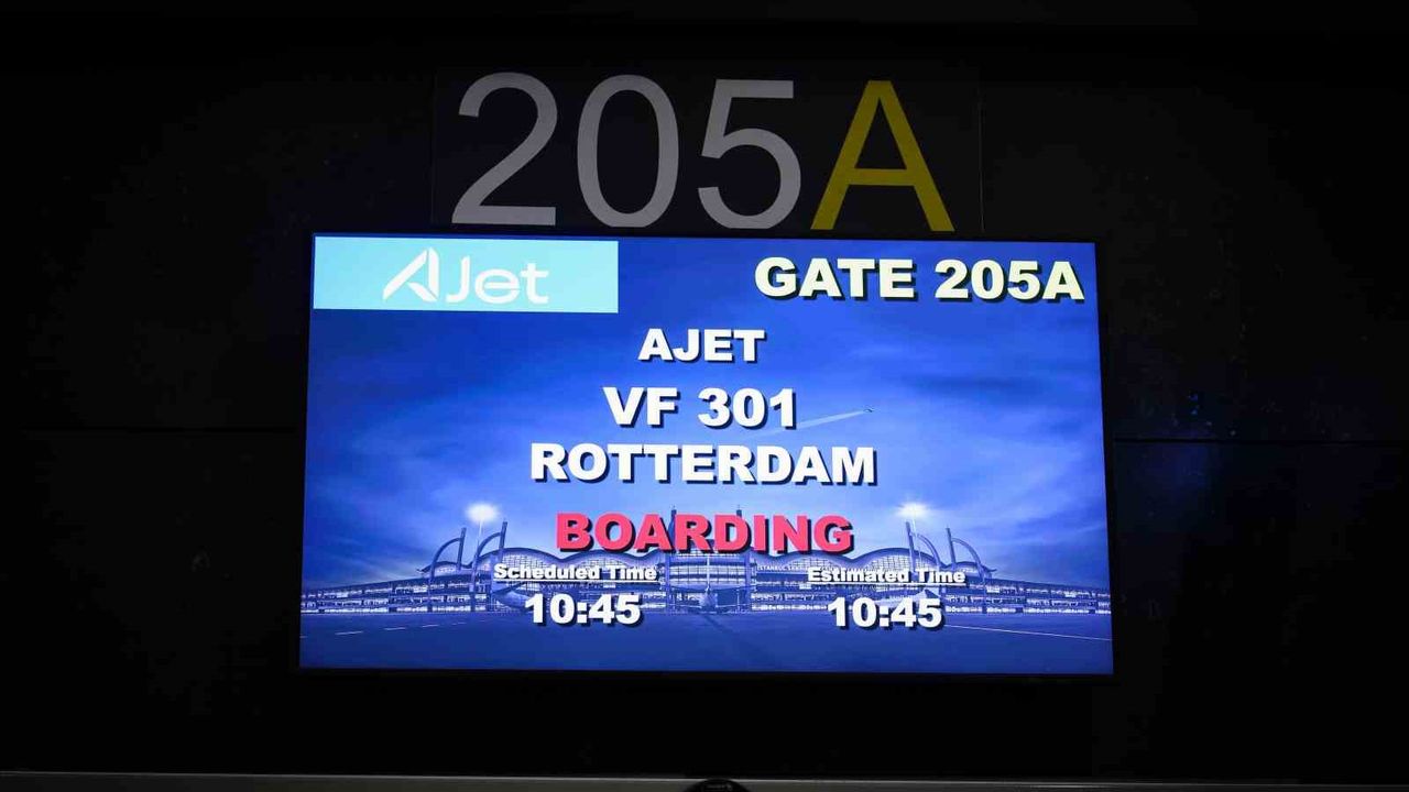 AJet, İstanbul-Rotterdam Seferlerine Başladı