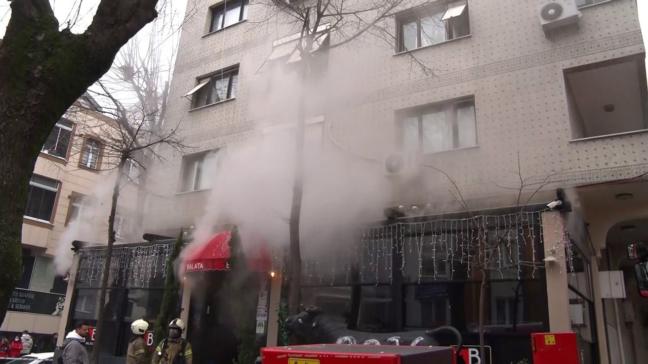 Bayrampaşa'da bir restoranda çıkan yangın paniğe neden oldu