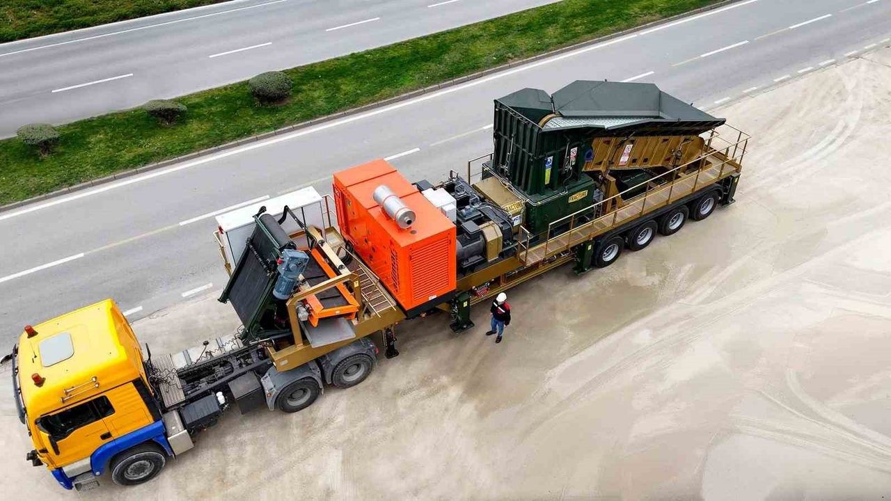 Kamyon üstü mobil kırıcı sahaya iniyor: Atık beton artık ekonomik değere dönüşecek