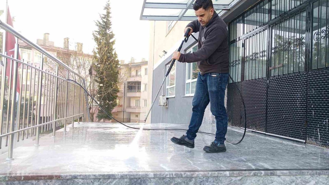 Talep Eden Okullara Anında Müdahale: Sakarya’da Mobil Temizlik Uygulaması Dikkat Çekti