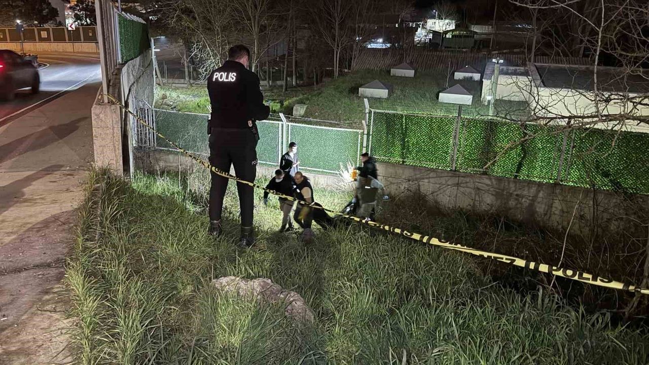 Eyüpsultan’da Yol Kenarında Bir Kişi Ölü Bulundu