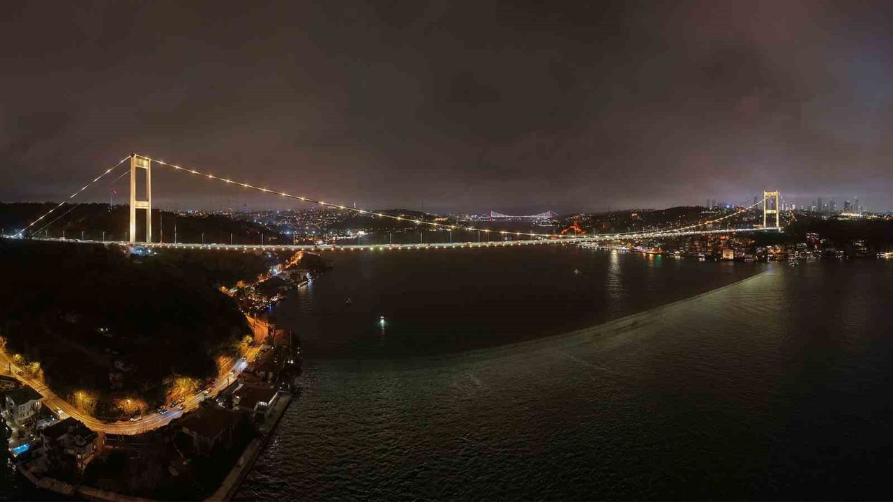 Fatih Sultan Mehmet Köprüsü sarıya büründü: Kanserle mücadeleye farkındalık