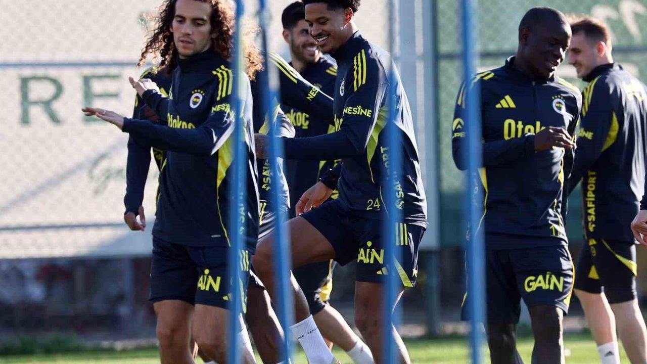 Fenerbahçe, Antalyaspor Maçı Öncesi Hazırlıklarını Tamamladı