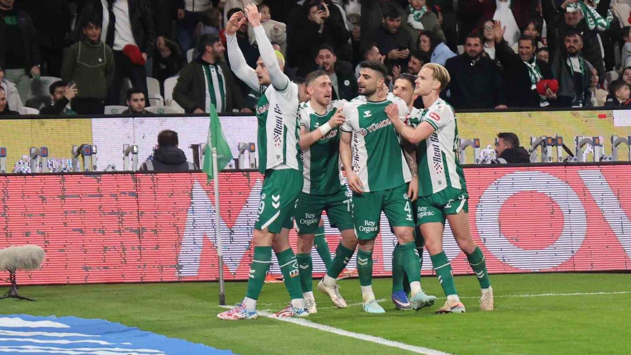 Galatasaray 10 maç sonra kaybetti: Konyaspor deplasmanında 2-0