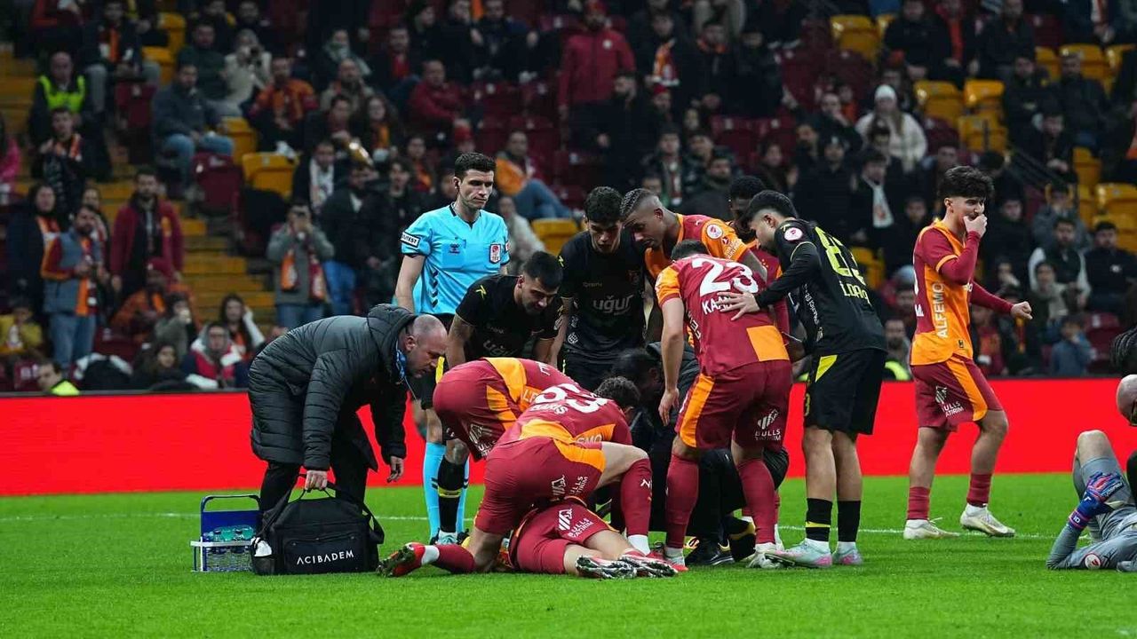 Galatasaray–İstanbulspor Maçında Korkutan Çarpışma: İsa Doğan Hastaneye Kaldırıldı