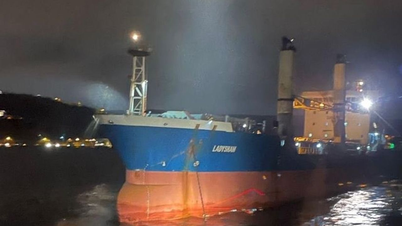 Boğaz trafiğini tedirgin eden olay: Kargo gemisi Büyükdere Limanı’na alındı