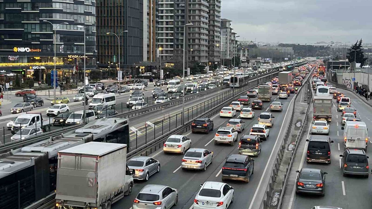 İstanbul'da trafik yoğunluğu yüzde 80'e ulaştı