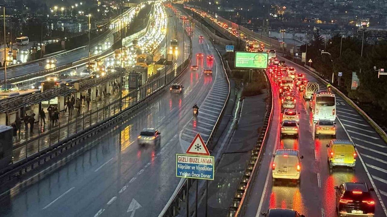 İstanbul’da trafik yoğunluğu yüzde 90’a dayandı