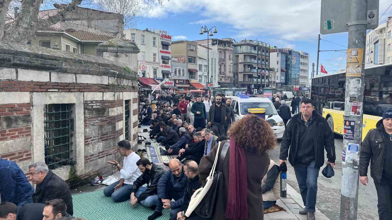 Vatandaş İstiyor Süreç Uzuyor: İstanbul Kadıköy’de Cami Projesinde Yeni Perde