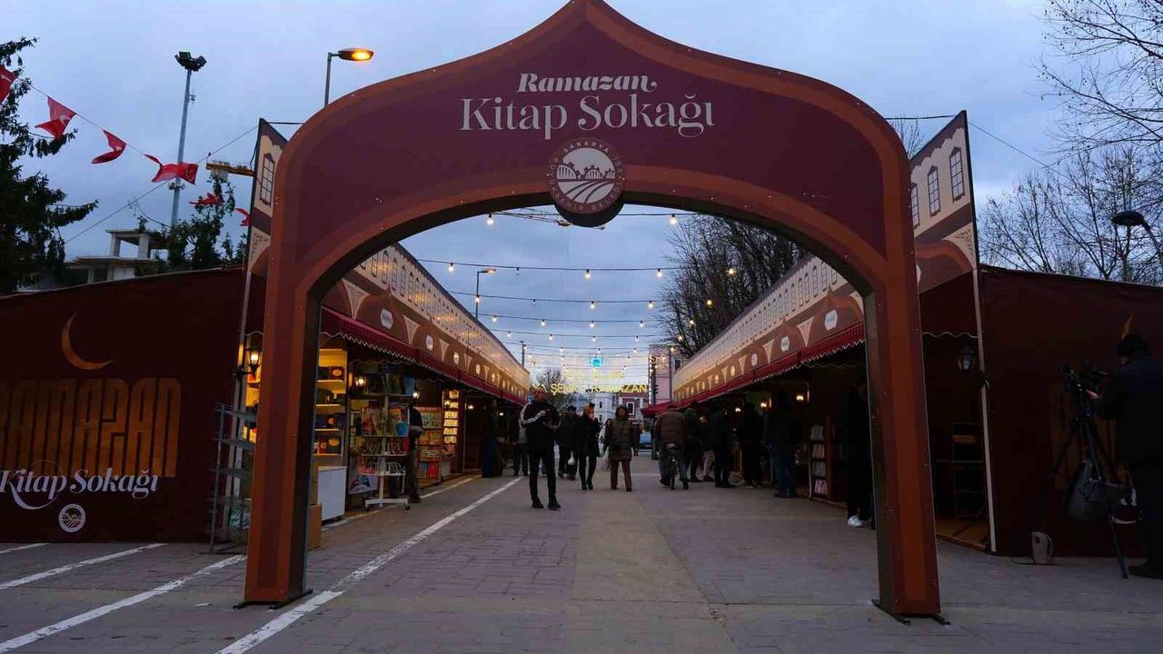 Kitap Sokağı kapılarını açtı