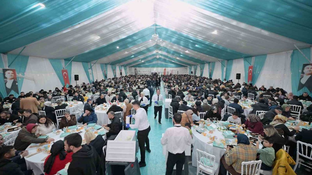 Varank Esenyurt’ta Binlerle İftarda Buluştu