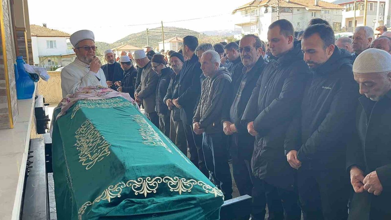 Pamukova D-650’de hayatını kaybeden genç kız toprağa verildi