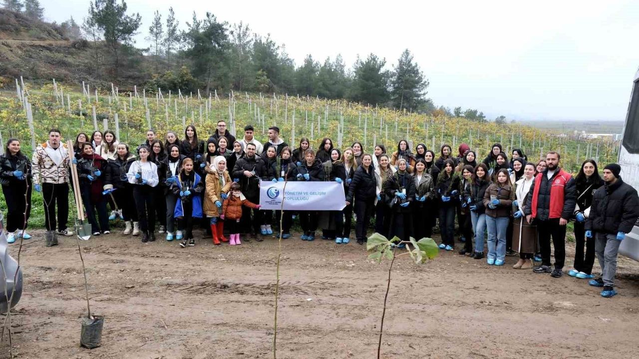SUBÜ Öğrencilerinden Geyve’de “Senin Nefesin, Benim Fidanımda!” Etkinliği