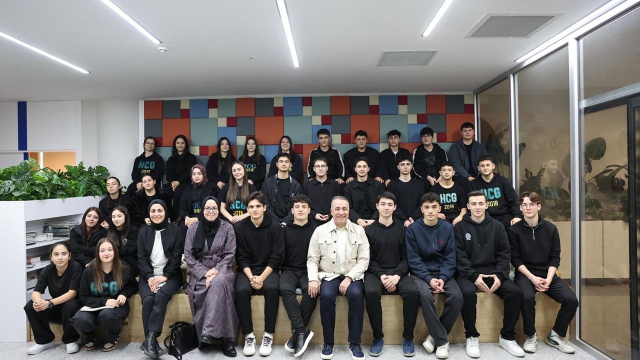 Sultangazi'de gençlik buluşmaları tam gaz devam