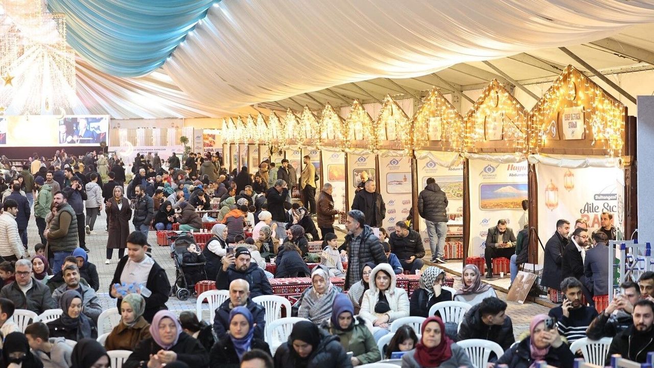 Sultangazi'de Ramazan'ın ilk günü coşkuyla karşılandı